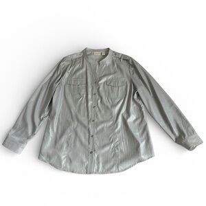 Chicos Gray Silver Shimmer Button Down Long Sleeve Utility Blouse Women’s 2 (L)